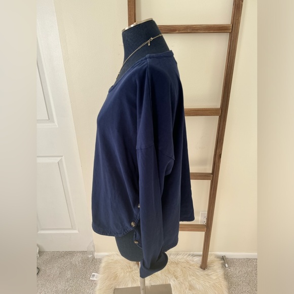 Vineyard Vines Solid Navy Blue Long Sleeve Top Wooden Side Buttons Size XL - Picture 3 of 6